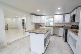 121 East 3rd Street in Lehigh Acres, FL - Building Photo - Building Photo