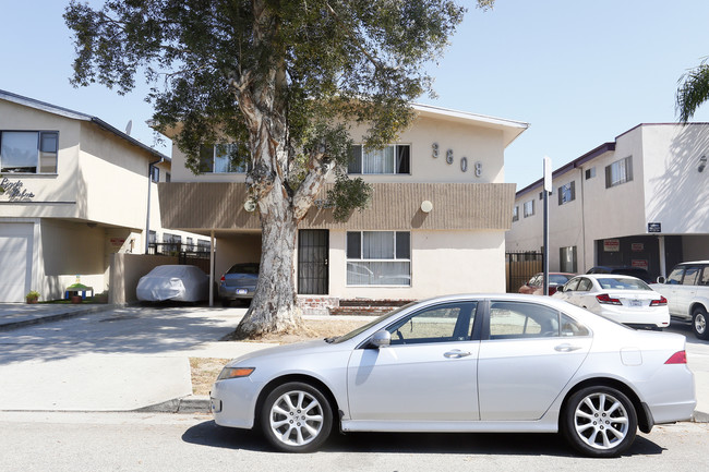 3608 Mentone Ave in Los Angeles, CA - Building Photo - Building Photo