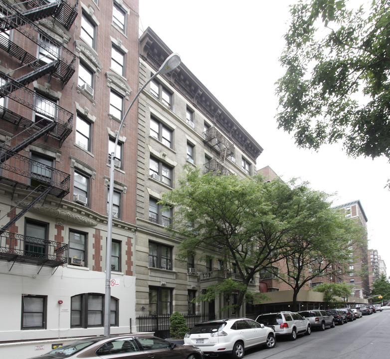 311 W 94th St in New York, NY - Building Photo