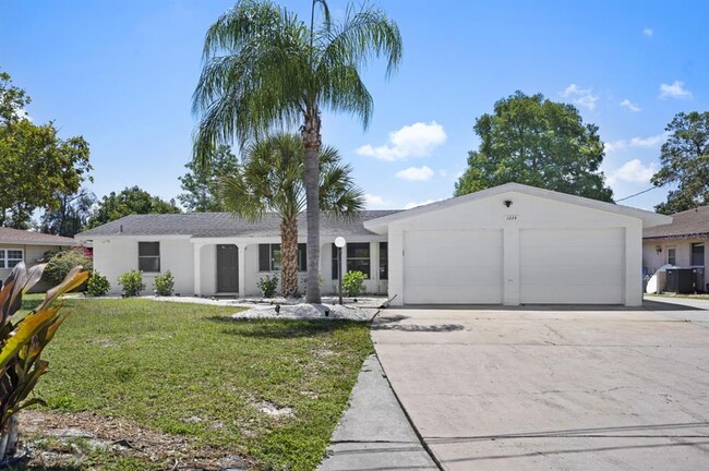 1224 Angela Maria Rd in Sarasota, FL - Building Photo - Building Photo