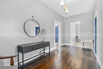 301 S Edgefield Ave in Dallas, TX - Building Photo - Building Photo