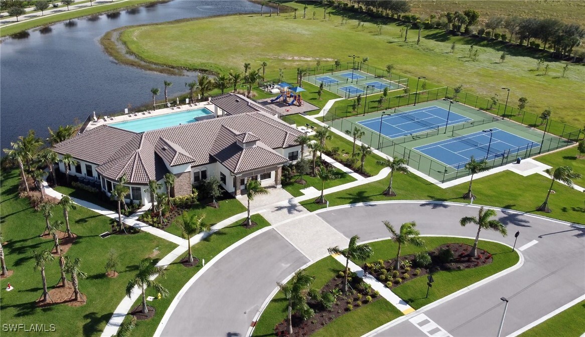 14384 Vindel Cir in Ft. Myers, FL - Foto de edificio