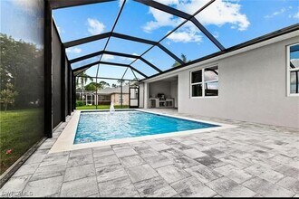 2153 NW 18th Ave in Cape Coral, FL - Foto de edificio - Building Photo