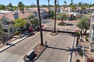 10115 E Mountain View Rd in Scottsdale, AZ - Foto de edificio - Building Photo