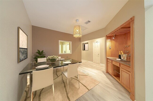 2444 Bering Dr in Houston, TX - Building Photo - Building Photo