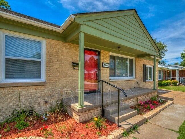 2132 Andover Ct in The Village, OK - Building Photo - Building Photo