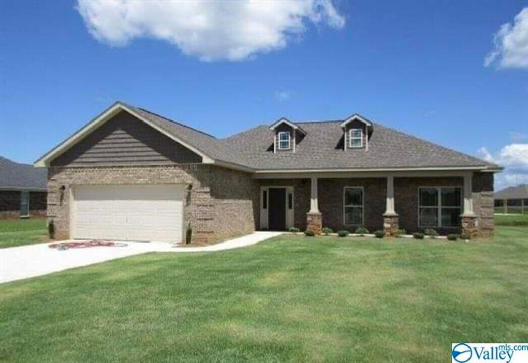 185 Jimmy Fisk Rd in Hazel Green, AL - Building Photo