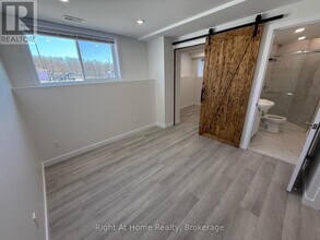 237 Benninger Dr in Kitchener, ON - Building Photo - Building Photo