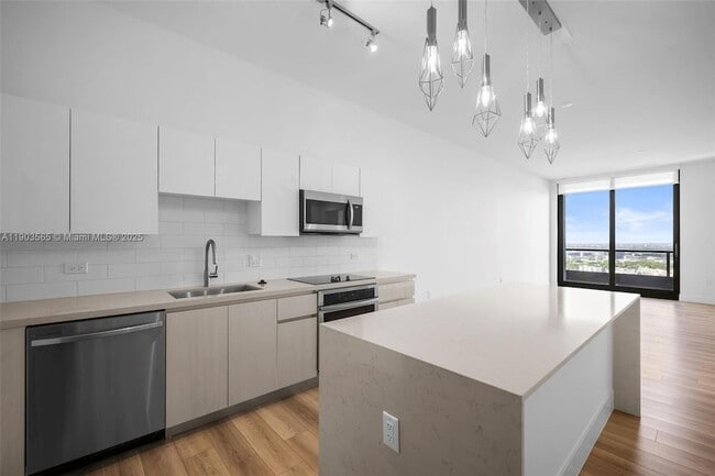 101 Diplomat Pkwy, Unit 2507 in Hallandale Beach, FL - Building Photo - Building Photo