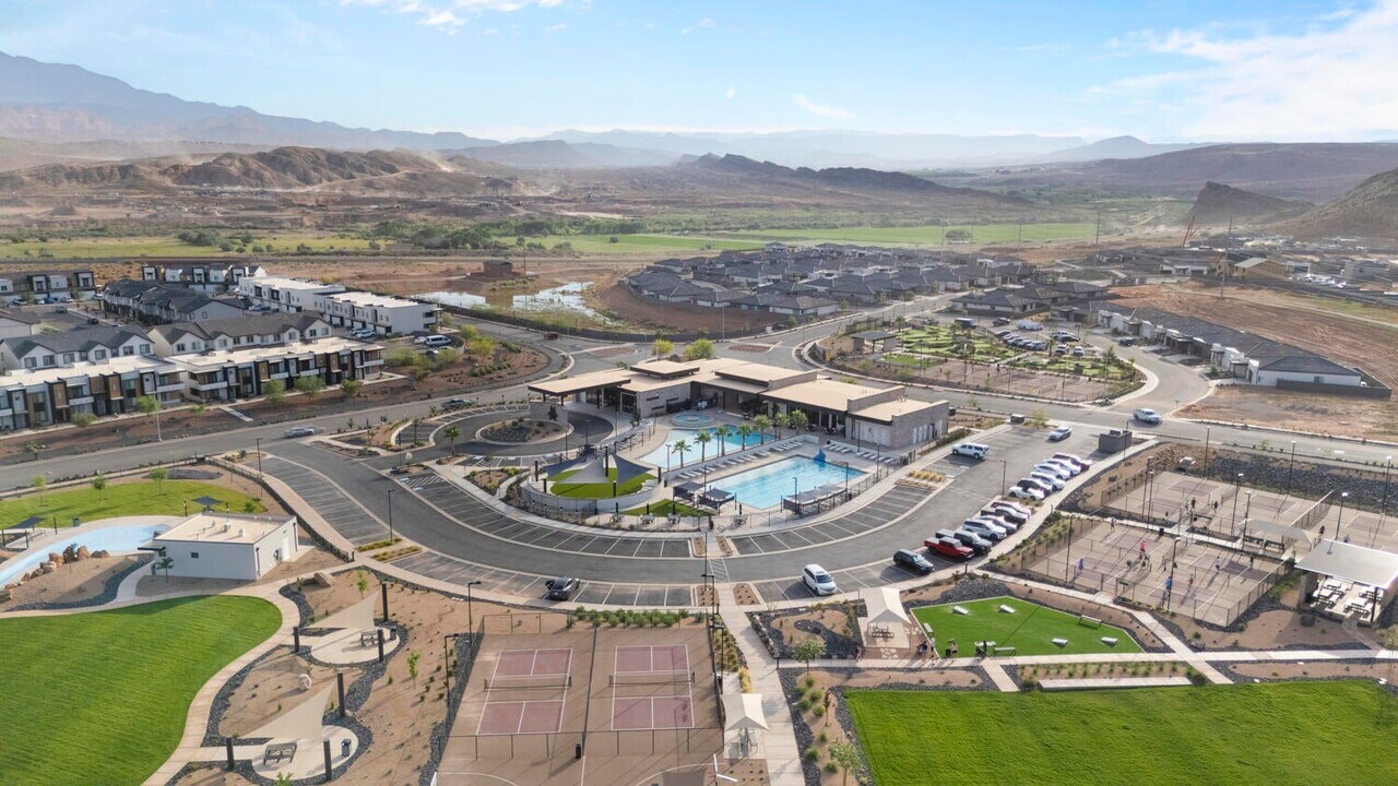 1694 S Wahweap Way in Washington, UT - Building Photo