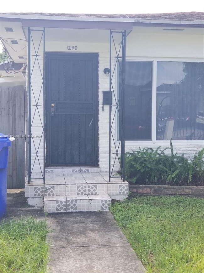 1240 SW 22nd Terrace in Miami, FL - Building Photo - Building Photo