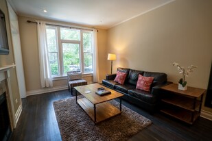 3238 N Hoyne Ave, Unit 1 in Chicago, IL - Building Photo