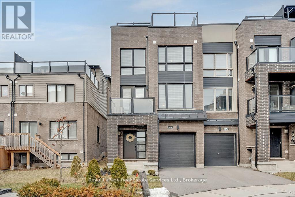 3074 Cascade Common in Oakville, ON - Building Photo