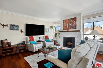 12115 San Vicente Blvd in Los Angeles, CA - Foto de edificio - Building Photo