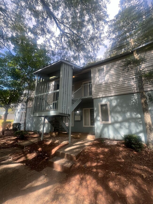 property at 1909 Meadowlark Ln