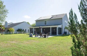 7 Lakeside Dr in Bluffton, SC - Building Photo - Building Photo