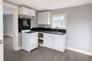 2019 Beaver Ln in San Antonio, TX - Building Photo