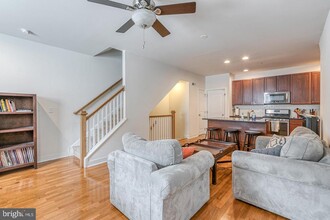2403 Bainbridge St in Philadelphia, PA - Building Photo - Building Photo