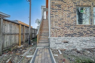 2011 Crescent Dr in La Porte, TX - Foto de edificio - Building Photo