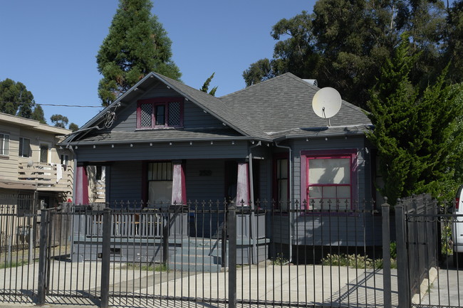 2519 Humboldt Ave in Oakland, CA - Foto de edificio - Building Photo