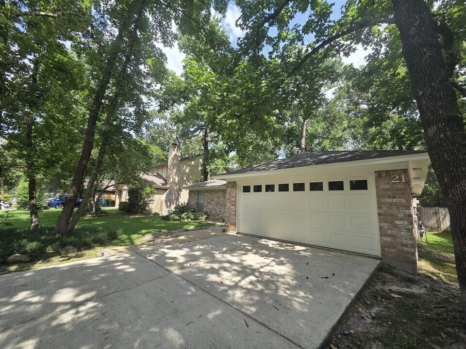 21 N Waxberry Rd in Spring, TX - Building Photo