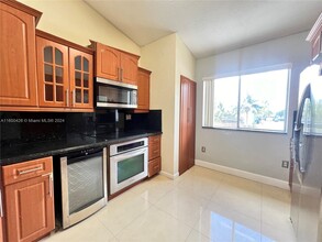 7015 NW 173rd Dr, Unit 208 in Hialeah, FL - Building Photo - Building Photo