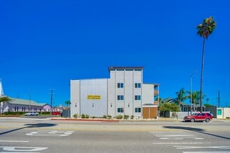 1718 N Avalon Blvd in Wilmington, CA - Foto de edificio - Building Photo