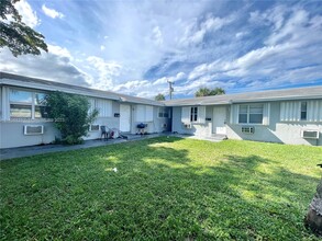 7551 Venetian St in Miramar, FL - Foto de edificio - Building Photo