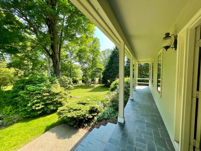 324 Harbor Rd in Fairfield, CT - Building Photo - Building Photo