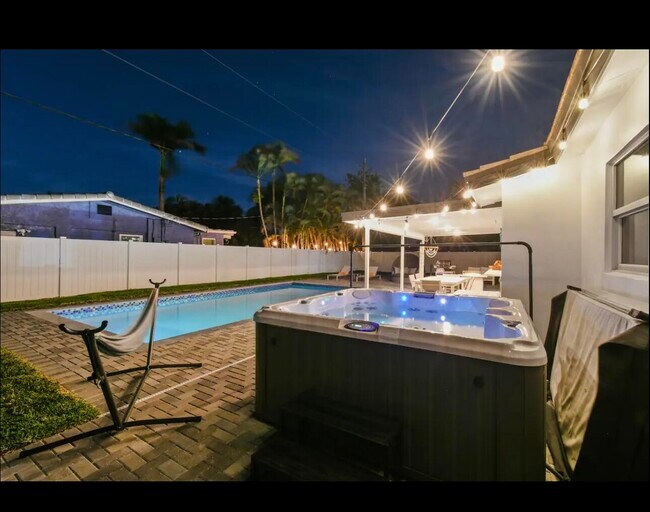 5040 NE 22nd Ave in Lighthouse Point, FL - Building Photo - Building Photo