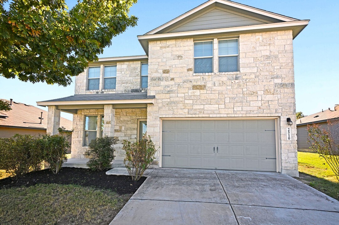 2510 Diamondback Trail in New Braunfels, TX - Building Photo