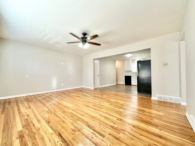 5875 W 5th Ave in Lakewood, CO - Building Photo - Building Photo