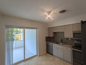 2402 NE 5th Ave in Boca Raton, FL - Building Photo - Building Photo