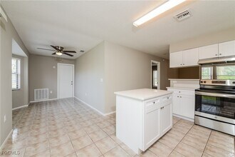 3286 Papaya Rd in Venice, FL - Building Photo - Building Photo