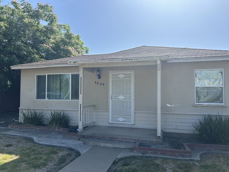 1334 Grape Ave in Modesto, CA - Building Photo