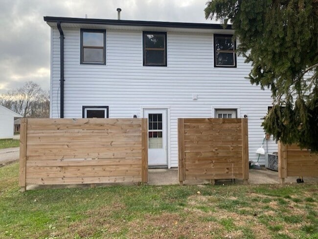 6972-6996-6996 Joseph Dr in Enon, OH - Building Photo - Building Photo