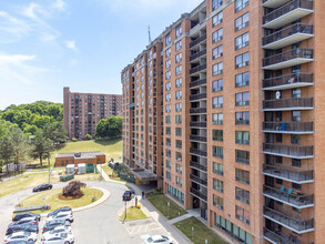 Rowntree Manor in Toronto, ON - Building Photo - Building Photo