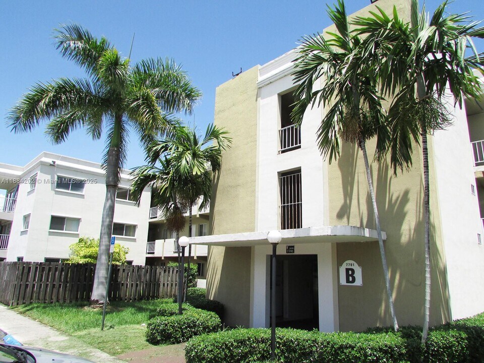 7701 SW 88th St in Miami, FL - Building Photo