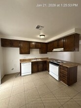 2021-2025 S Tracy Ct in Visalia, CA - Building Photo - Building Photo