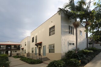 Park East Apartments in Santa Barbara, CA - Foto de edificio - Building Photo