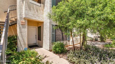 9990 N Scottsdale Rd in Paradise Valley, AZ - Building Photo - Building Photo
