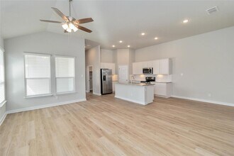 171 Schrader Dr, Unit A in Buda, TX - Building Photo - Building Photo
