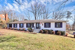 1932 Stoneyridge Dr in Charlotte, NC - Building Photo