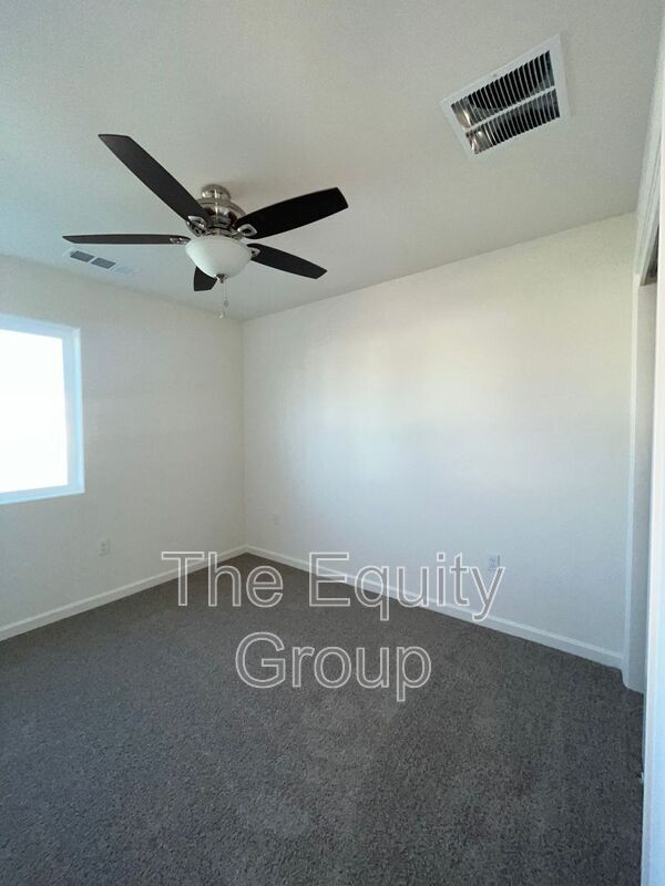 7061 Elm St in Visalia, CA - Building Photo - Building Photo