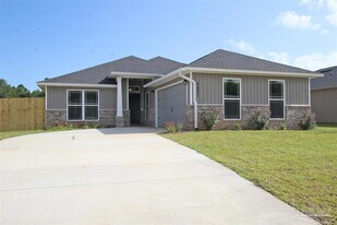 5621 Peach Dr in Milton, FL - Building Photo