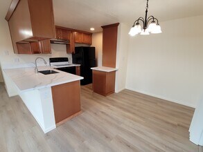 1045 S Jasper St, Unit #a in Cornelius, OR - Building Photo - Building Photo