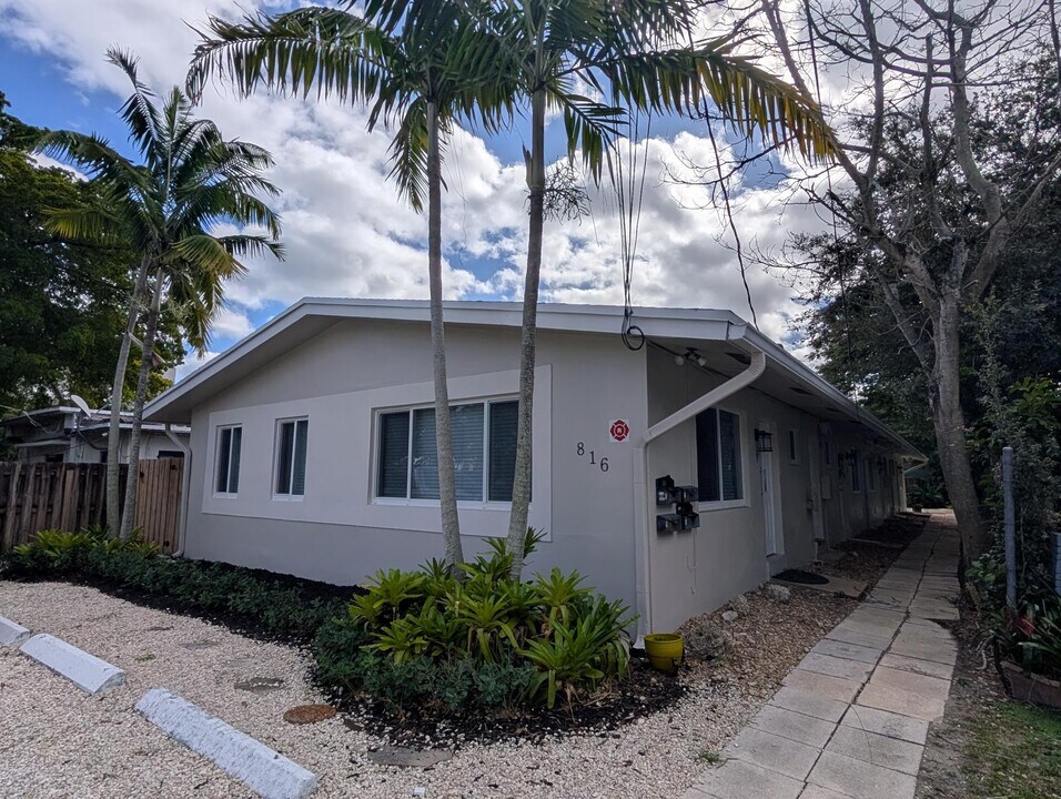 816 NE 4th St in Fort Lauderdale, FL - Building Photo