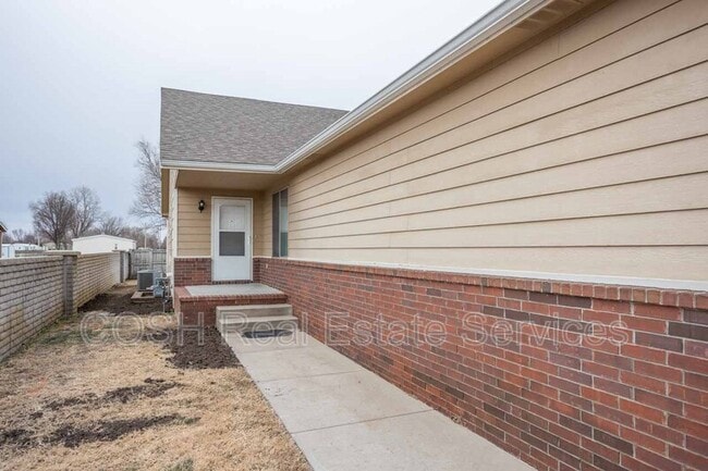 1048 E Karla Ave in Haysville, KS - Building Photo - Building Photo