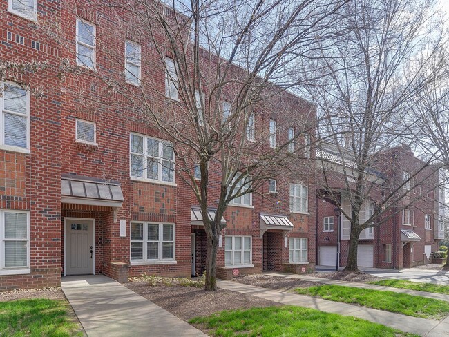 100 N Laurel Ave in Charlotte, NC - Building Photo - Building Photo