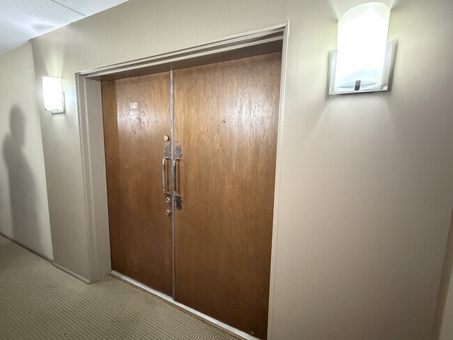 1301 N Western Ave in Lake Forest, IL - Building Photo - Building Photo